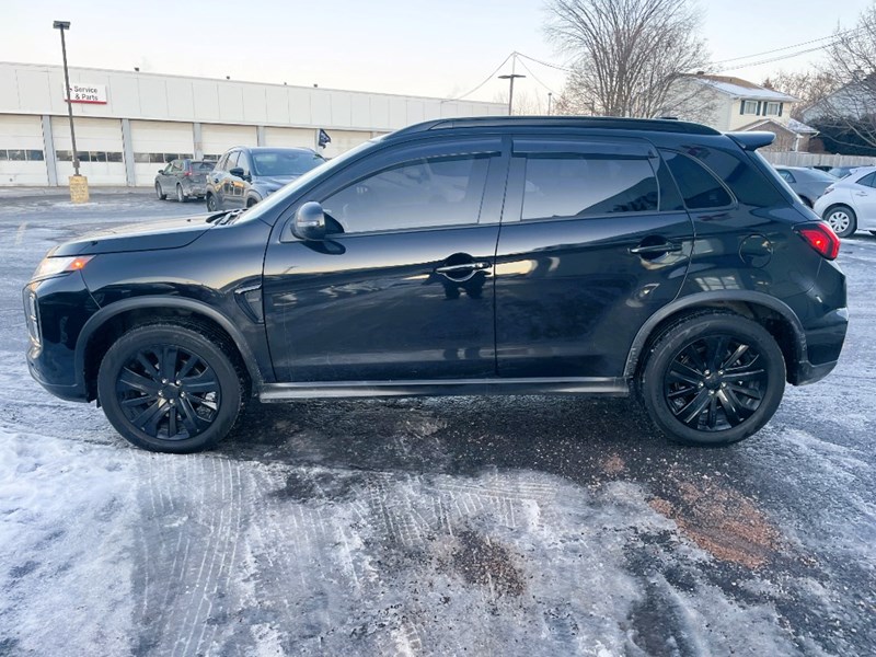 2023 Mitsubishi RVR LE AWC