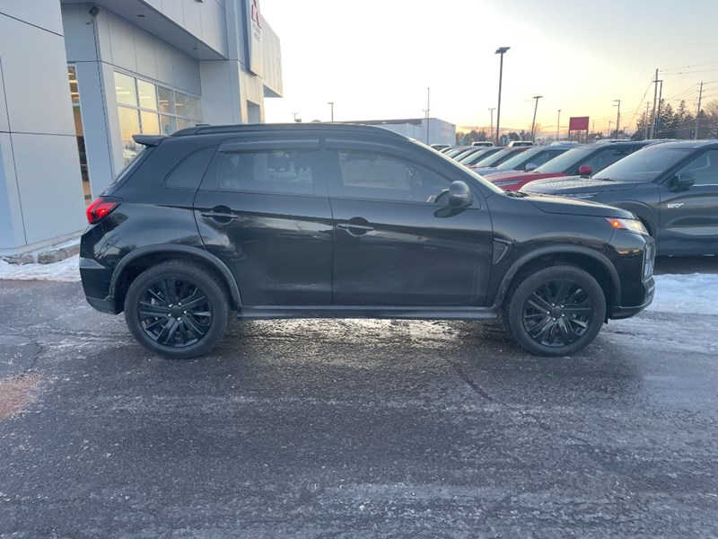 2023 Mitsubishi RVR LE AWC