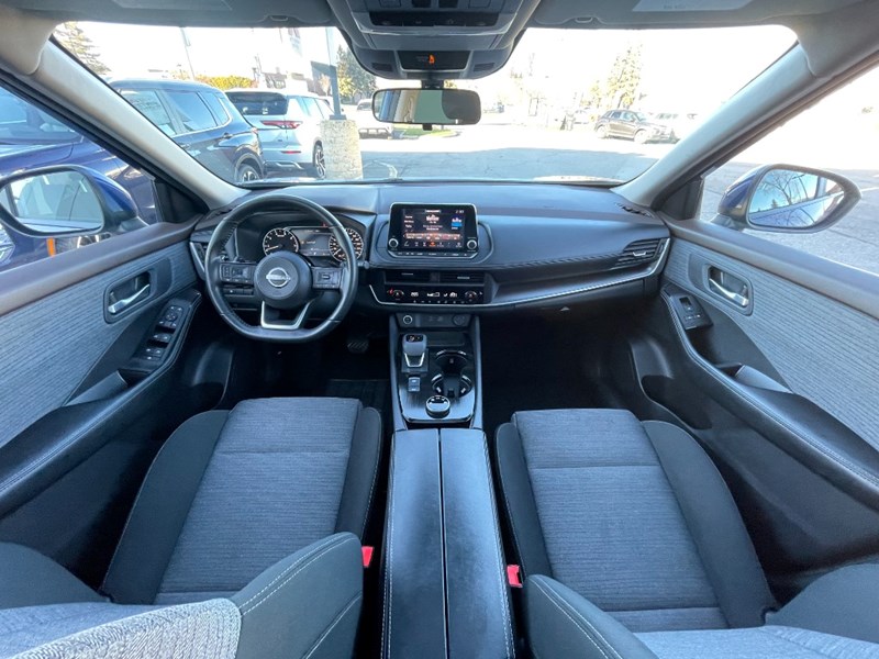 2023 Nissan Rogue AWD SV Moonroof